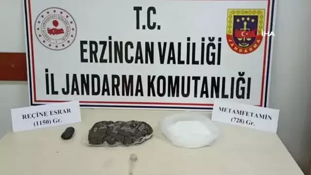 Erzincan'da 728 gram metamfetamin ile 1150 gram reçine esrar ele geçirildi Erzincan'da 728 gram metamfetamin ile 1150 gram reçine esrar ele geçirildi