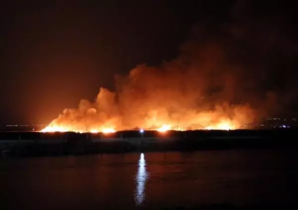 Erzincan'da kuş cenneti alev alev yanıyor Erzincan'da kuş cenneti alev alev yanıyor