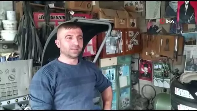 Eski lastiklerden saksı ve süs havuzu yapıyor Eski lastiklerden saksı ve süs havuzu yapıyor