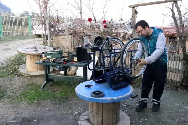Eski tekerlekli sandalyeleri yenileyerek yeni sahipleriyle buluşturuyor Eski tekerlekli sandalyeleri yenileyerek yeni sahipleriyle buluşturuyor