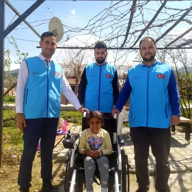 Eski tekerlekli sandalyeleri yenileyerek yeni sahipleriyle buluşturuyor Eski tekerlekli sandalyeleri yenileyerek yeni sahipleriyle buluşturuyor