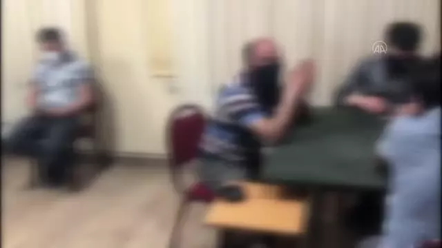 ESKİŞEHİR - Ruhsatsız iş yerinde kumar oynayan 17 kişiye para cezası uygulandı ESKİŞEHİR - Ruhsatsız iş yerinde kumar oynayan 17 kişiye para cezası uygulandı