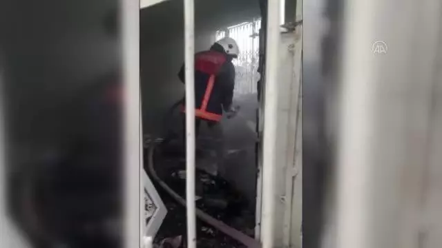 Ev yangınında bir kişi yaralandı Ev yangınında bir kişi yaralandı