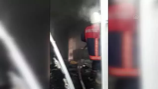 Ev yangınında bir kişi yaralandı Ev yangınında bir kişi yaralandı