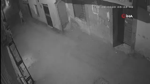 Evlere tırmanarak giren hırsız kamerada Evlere tırmanarak giren hırsız kamerada