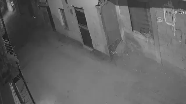 Evlere tırmanarak girip hırsızlık yapan zanlı tutuklandı Evlere tırmanarak girip hırsızlık yapan zanlı tutuklandı