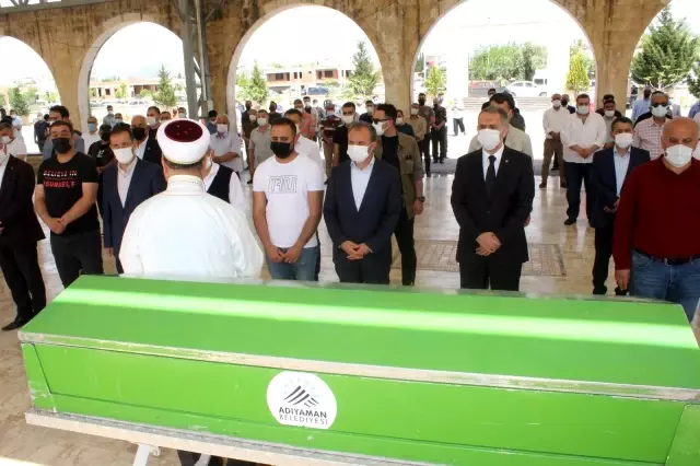 Fenomen muhtar son yolculuğuna uğurlandı Fenomen muhtar son yolculuğuna uğurlandı