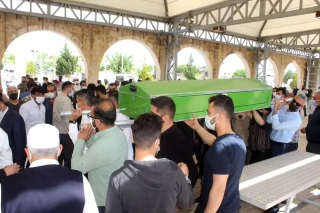Fenomen muhtar son yolculuğuna uğurlandı Fenomen muhtar son yolculuğuna uğurlandı