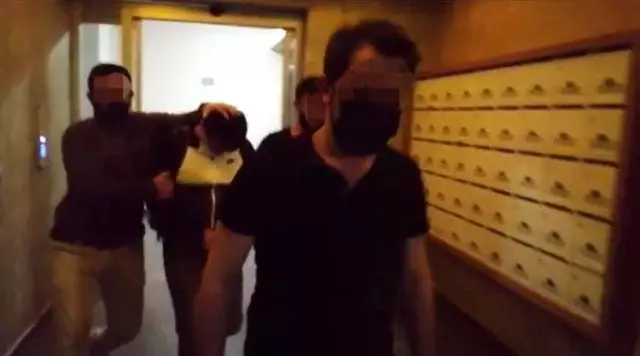 FETÖ yöneticiliğinden aranan ihraç binbaşı lüks sitede yakalandı FETÖ yöneticiliğinden aranan ihraç binbaşı lüks sitede yakalandı
