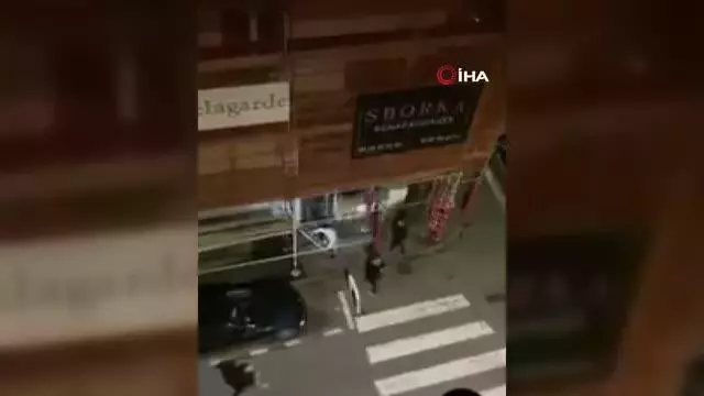 Fransa'da Yasa Dışı Partiye Katılan 2 Gence Polis Şiddeti Fransa'da Yasa Dışı Partiye Katılan 2 Gence Polis Şiddeti