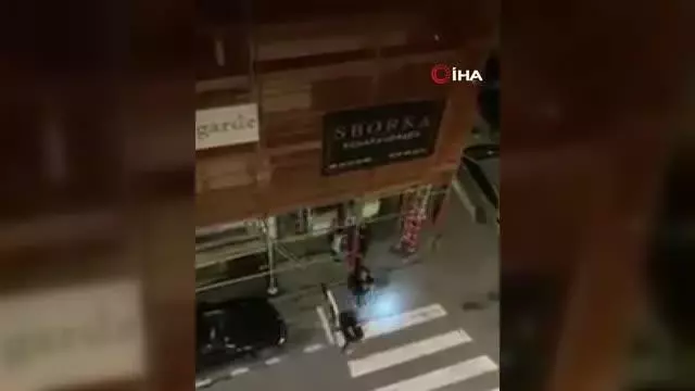 Fransa'da Yasa Dışı Partiye Katılan 2 Gence Polis Şiddeti Fransa'da Yasa Dışı Partiye Katılan 2 Gence Polis Şiddeti