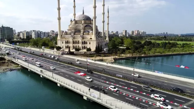 Girne Köprüsü genişletildi, yol 10 şeride çıkarıldı Girne Köprüsü genişletildi, yol 10 şeride çıkarıldı