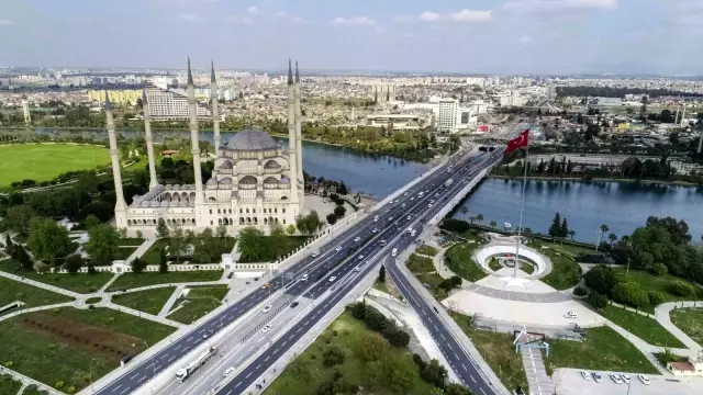 Girne Köprüsü genişletildi, yol 10 şeride çıkarıldı Girne Köprüsü genişletildi, yol 10 şeride çıkarıldı
