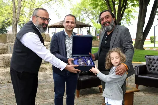 Gönül Sohbetleri programının konuğu tiyatro sanatçısı Ahmet Yenilmez oldu Gönül Sohbetleri programının konuğu tiyatro sanatçısı Ahmet Yenilmez oldu
