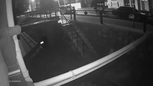 Güvenlik kamerasına yansıyan motosiklet hırsızlığıyla ilgili yakalanan 2 şüpheli tutuklandı Güvenlik kamerasına yansıyan motosiklet hırsızlığıyla ilgili yakalanan 2 şüpheli tutuklandı