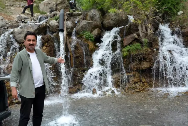 Hakkari'deki şelaleye büyük ilgi Hakkari'deki şelaleye büyük ilgi