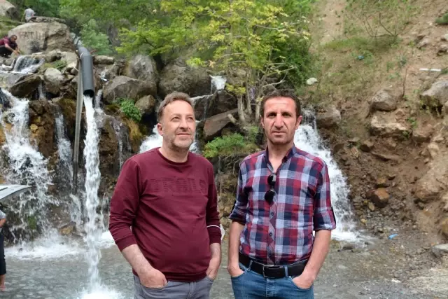 Hakkari'deki şelaleye büyük ilgi Hakkari'deki şelaleye büyük ilgi