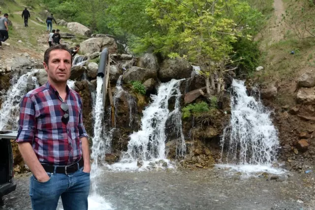Hakkari'deki şelaleye büyük ilgi Hakkari'deki şelaleye büyük ilgi