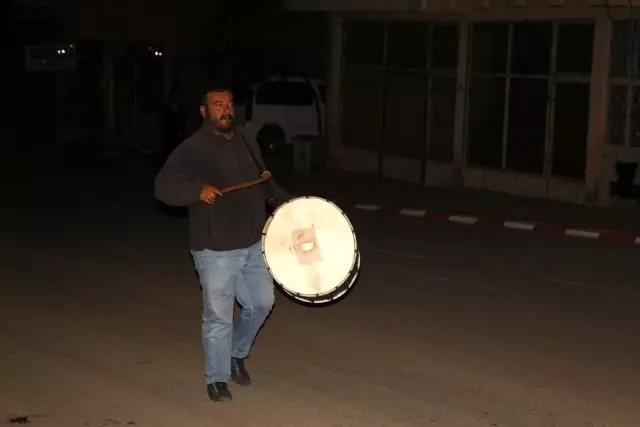 Hekimhan'da sahur davulu geleneği devam ediyor Hekimhan'da sahur davulu geleneği devam ediyor