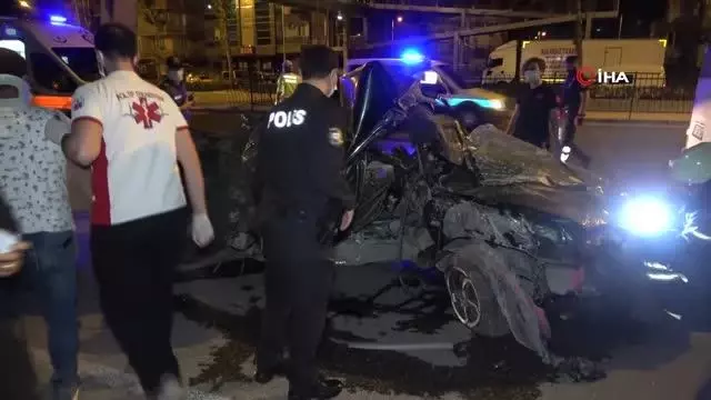 Hurda yığınına dönen otomobilde can pazarı Hurda yığınına dönen otomobilde can pazarı