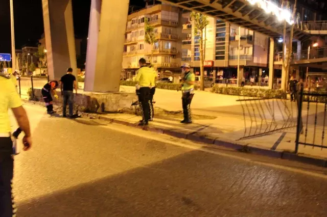 Hurda yığınına dönen otomobilde can pazarı Hurda yığınına dönen otomobilde can pazarı