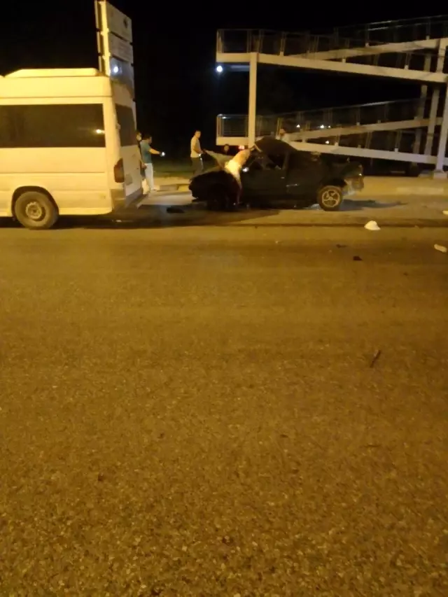 Hurda yığınına dönen otomobilde can pazarı Hurda yığınına dönen otomobilde can pazarı