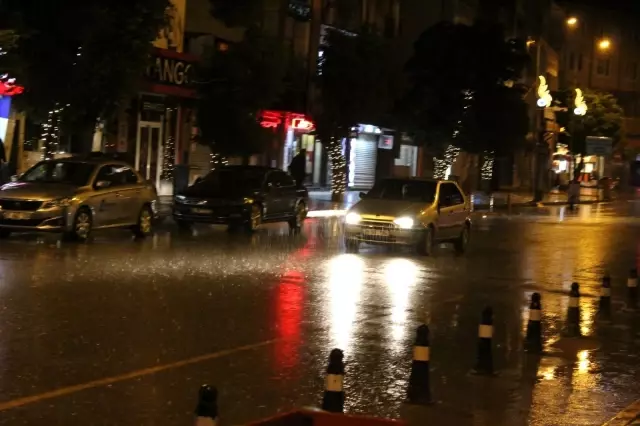 Iğdır'da sağanak yağış etkili oldu Iğdır'da sağanak yağış etkili oldu