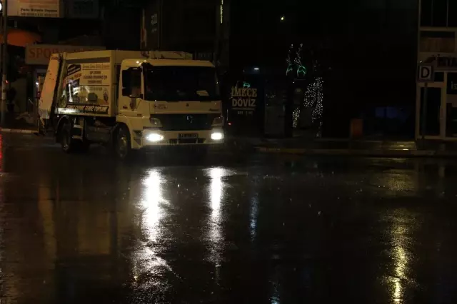 Iğdır'da sağanak yağış etkili oldu Iğdır'da sağanak yağış etkili oldu