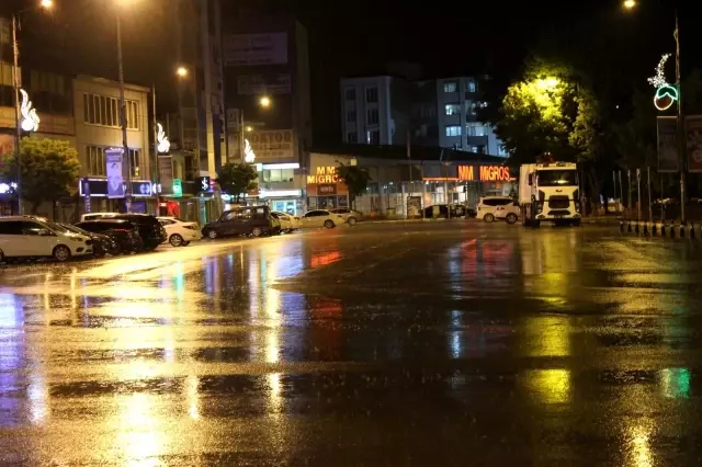Iğdır'da sağanak yağış etkili oldu Iğdır'da sağanak yağış etkili oldu