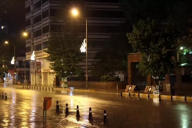 Iğdır'da sağanak yağış etkili oldu Iğdır'da sağanak yağış etkili oldu