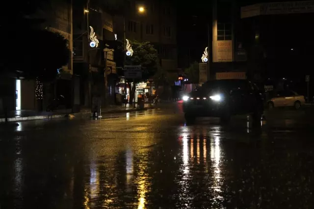 Iğdır'da sağanak yağış etkili oldu Iğdır'da sağanak yağış etkili oldu