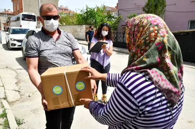 İhtiyaç sahiplerine yardım devam ediyor İhtiyaç sahiplerine yardım devam ediyor