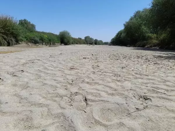 AYDIN İLK KEZ BÖYLE GÖRÜNTÜLENDİ, BÜYÜK MENDERES NEHRİ KURUDU AYDIN İLK KEZ BÖYLE GÖRÜNTÜLENDİ, BÜYÜK MENDERES NEHRİ KURUDU