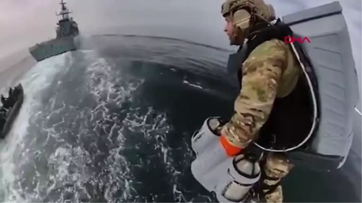 Çanta gibi takılıyor, havada seyahat etmeyi mümkün kılıyor, İngiliz Donanması'ndan 'sırt roketli' tatbikat