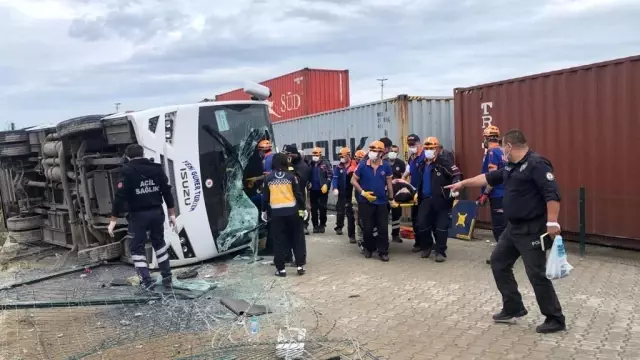 İşçi servisi yan yattı: 1 ölü, 20 yaralı İşçi servisi yan yattı: 1 ölü, 20 yaralı
