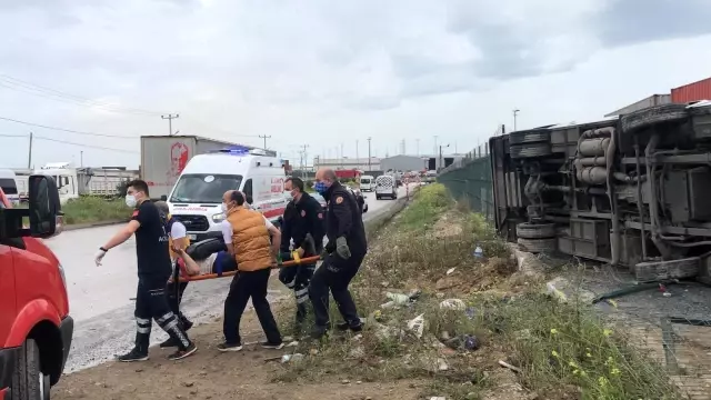 İşçi servisi yan yattı: 1 ölü, 20 yaralı İşçi servisi yan yattı: 1 ölü, 20 yaralı
