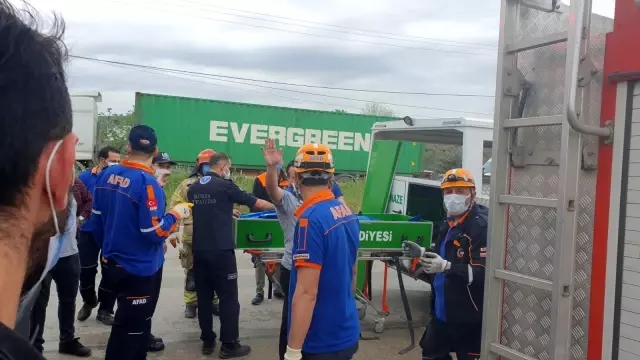 İşçi servisi yan yattı: 1 ölü, 20 yaralı İşçi servisi yan yattı: 1 ölü, 20 yaralı