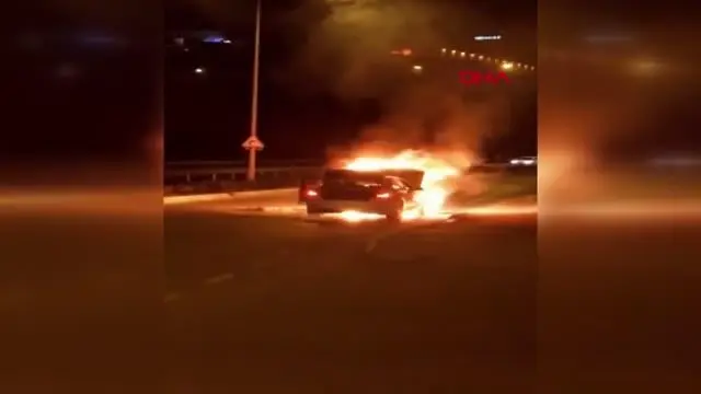 İSTANBUL-ATAŞEHİR'DE LÜKS OTOMOBİL ALEV ALEV YANDI İSTANBUL-ATAŞEHİR'DE LÜKS OTOMOBİL ALEV ALEV YANDI