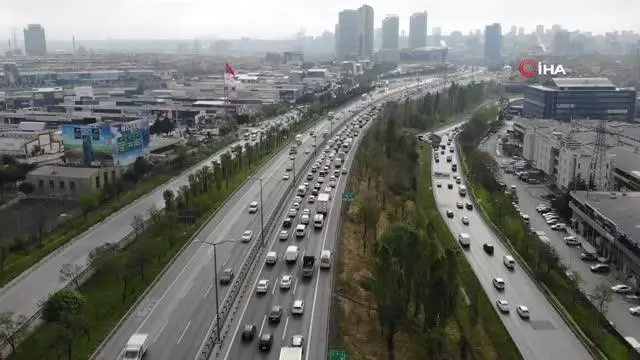 İstanbul'da tam kapanmaya rağmen trafik yoğunluğu! İstanbul'da tam kapanmaya rağmen trafik yoğunluğu!