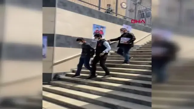 Son dakika haber: İSTANBUL-FATİH'TE EVİNE GİTTİĞİ KİŞİYİ BOĞARAK ÖLDÜREN ŞÜPHELİ TUTUKLANDI Son dakika haber: İSTANBUL-FATİH'TE EVİNE GİTTİĞİ KİŞİYİ BOĞARAK ÖLDÜREN ŞÜPHELİ TUTUKLANDI