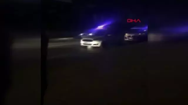 İSTANBUL-KÜÇÜKÇEKMECE'DE POLİSTEN KAÇAN ŞÜPHELİLER ATEŞ AÇTI, YOLDAN GEÇEN 2 KİŞİ YARALANDI İSTANBUL-KÜÇÜKÇEKMECE'DE POLİSTEN KAÇAN ŞÜPHELİLER ATEŞ AÇTI, YOLDAN GEÇEN 2 KİŞİ YARALANDI