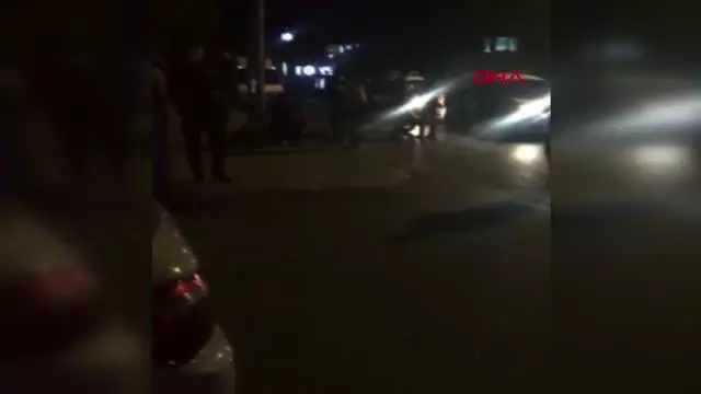 İSTANBUL-KÜÇÜKÇEKMECE'DE POLİSTEN KAÇAN ŞÜPHELİLER ATEŞ AÇTI, YOLDAN GEÇEN 2 KİŞİ YARALANDI İSTANBUL-KÜÇÜKÇEKMECE'DE POLİSTEN KAÇAN ŞÜPHELİLER ATEŞ AÇTI, YOLDAN GEÇEN 2 KİŞİ YARALANDI
