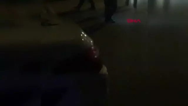 İSTANBUL-KÜÇÜKÇEKMECE'DE POLİSTEN KAÇAN ŞÜPHELİLER ATEŞ AÇTI, YOLDAN GEÇEN 2 KİŞİ YARALANDI İSTANBUL-KÜÇÜKÇEKMECE'DE POLİSTEN KAÇAN ŞÜPHELİLER ATEŞ AÇTI, YOLDAN GEÇEN 2 KİŞİ YARALANDI
