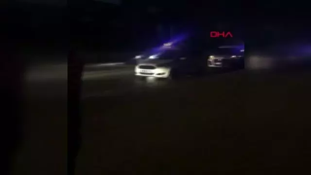İSTANBUL-KÜÇÜKÇEKMECE'DE POLİSTEN KAÇAN ŞÜPHELİLER ATEŞ AÇTI, YOLDAN GEÇEN 2 KİŞİ YARALANDI İSTANBUL-KÜÇÜKÇEKMECE'DE POLİSTEN KAÇAN ŞÜPHELİLER ATEŞ AÇTI, YOLDAN GEÇEN 2 KİŞİ YARALANDI