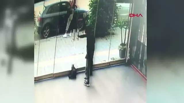 İZMİR İKİ ÇOCUĞUN KEDİYİ BAYILTANA KADAR DÖVMESİNE TEPKİ İZMİR İKİ ÇOCUĞUN KEDİYİ BAYILTANA KADAR DÖVMESİNE TEPKİ