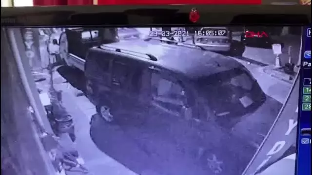 Son dakika haberi | KAĞITHANE'DE 3 KİŞİNİN YARALANDIĞI SİLAHLI KAVGA KAMERADA Son dakika haberi | KAĞITHANE'DE 3 KİŞİNİN YARALANDIĞI SİLAHLI KAVGA KAMERADA