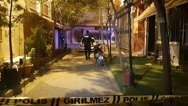 Kağıthane'de çıkan silahlı kavgada 3 kişi yaralandı Kağıthane'de çıkan silahlı kavgada 3 kişi yaralandı