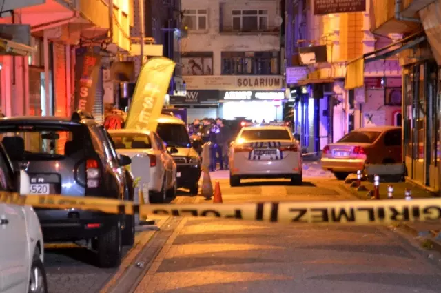 Son dakika haber | Kağıthane'de iki grup arasında silahlı kavga: 2'si ağır, 3 yaralı Son dakika haber | Kağıthane'de iki grup arasında silahlı kavga: 2'si ağır, 3 yaralı