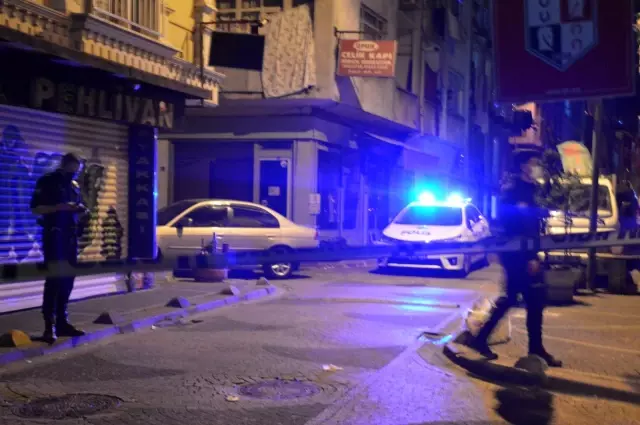 Son dakika haber | Kağıthane'de iki grup arasında silahlı kavga: 2'si ağır, 3 yaralı Son dakika haber | Kağıthane'de iki grup arasında silahlı kavga: 2'si ağır, 3 yaralı