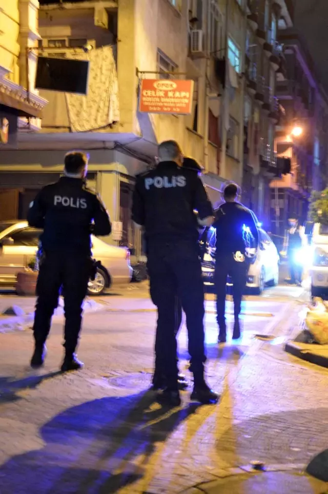 Son dakika haber | Kağıthane'de iki grup arasında silahlı kavga: 2'si ağır, 3 yaralı Son dakika haber | Kağıthane'de iki grup arasında silahlı kavga: 2'si ağır, 3 yaralı